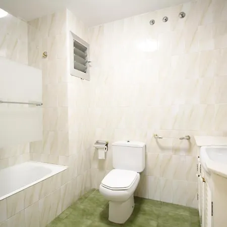Apartamento Para 8 Sobre El Mar Apartment *